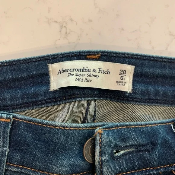 A&F Mid-Rise Super Skinny Distressed Jeans, Size 6 - Picture 6 of 8